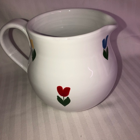 Small vintage Italian Pitcher white with hand painted tulips red/blue/yellow - Picture 2 of 12